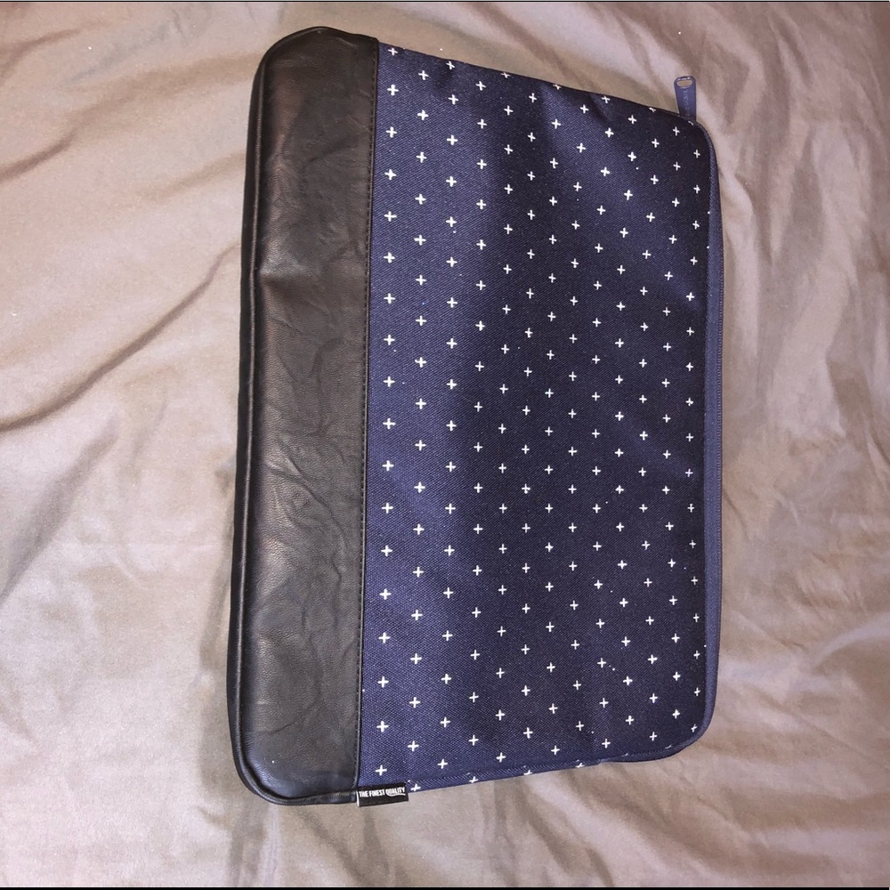 Herschel Laptop Sleeve! - Picture 4 of 6